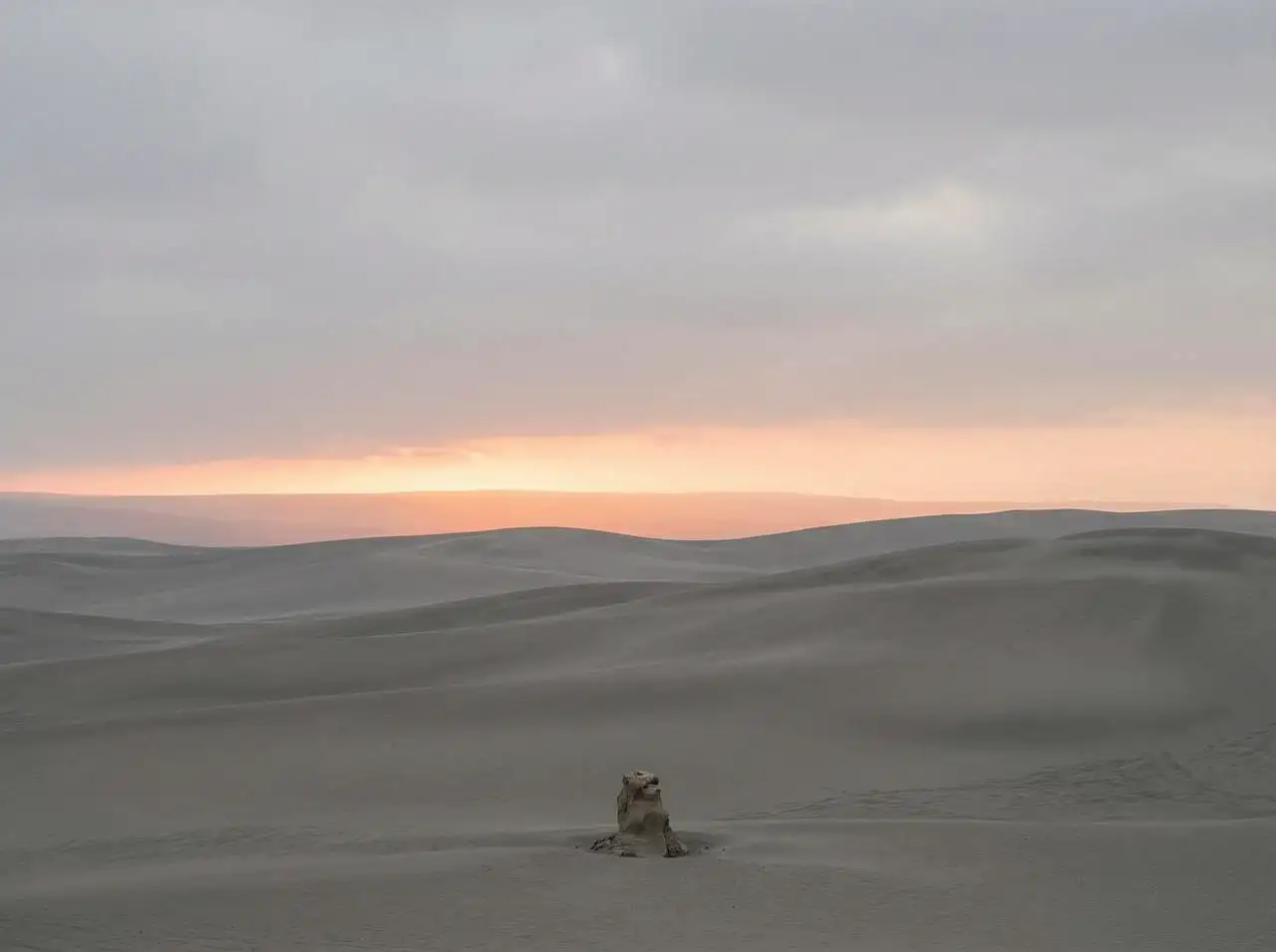 minimal gray desert landscape with soft horizon glow, gentle color gradient
